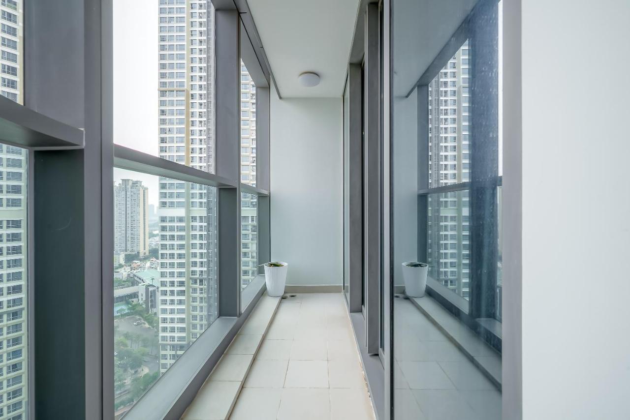 Skyline Tower Landmark 81 *