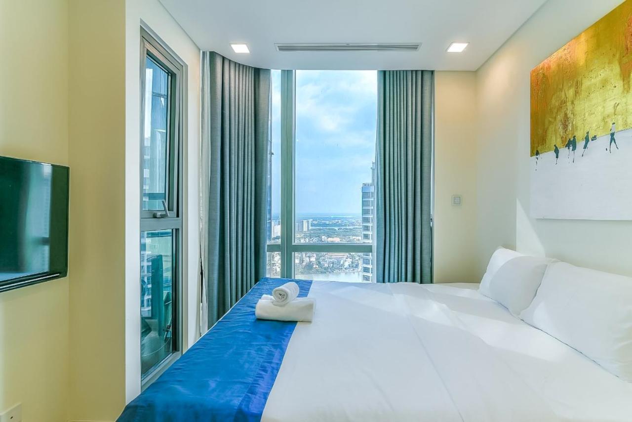 Skyline Tower Landmark 81 *